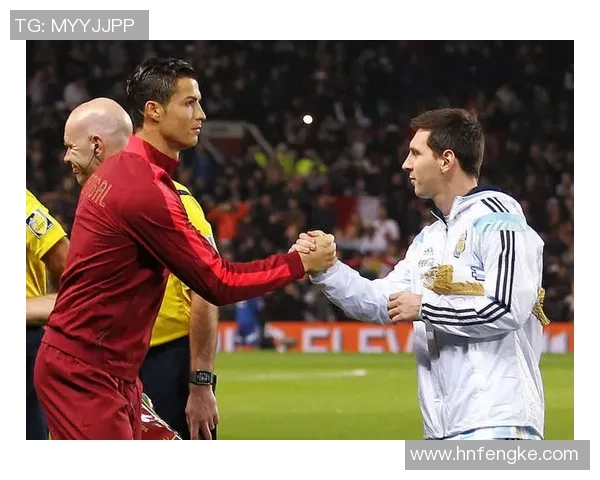 足球巨星闪耀登场 全球球迷热情迎接明星球员精彩亮相活动