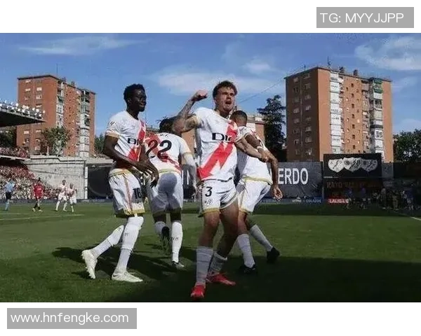 足球球星东逆袭之路从草根到巅峰舞台的热血成长故事